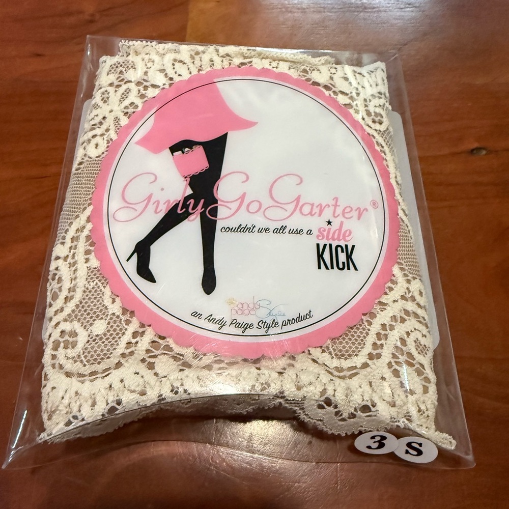 GirlyGoGarter Lace Side Kick